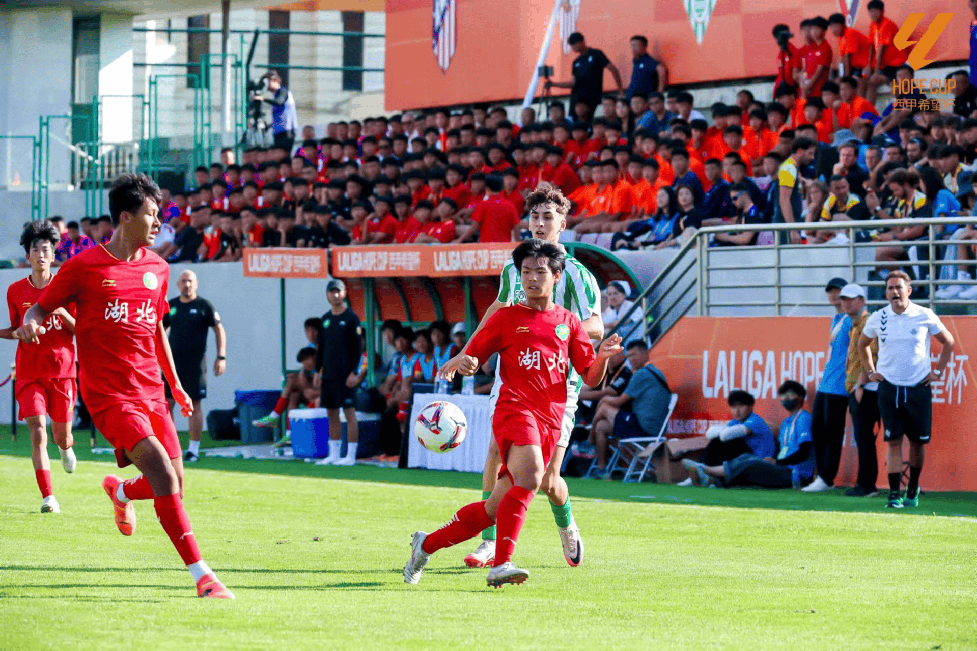 关于西甲球队强化青训连锁，推动足球普及与发展的信息