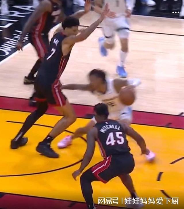 关于绝杀一瞬间:篮球史上最令人窒息的决胜投篮的信息 关于绝杀一瞬间:篮球史上最令人窒息的决胜投篮的信息