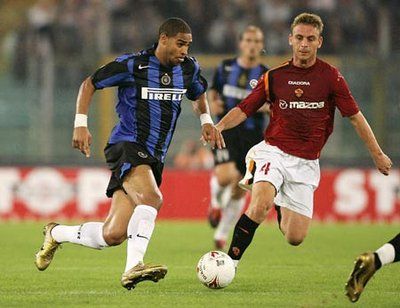 开云中国-关于意甲球迷热情高涨，现场氛围火爆的信息