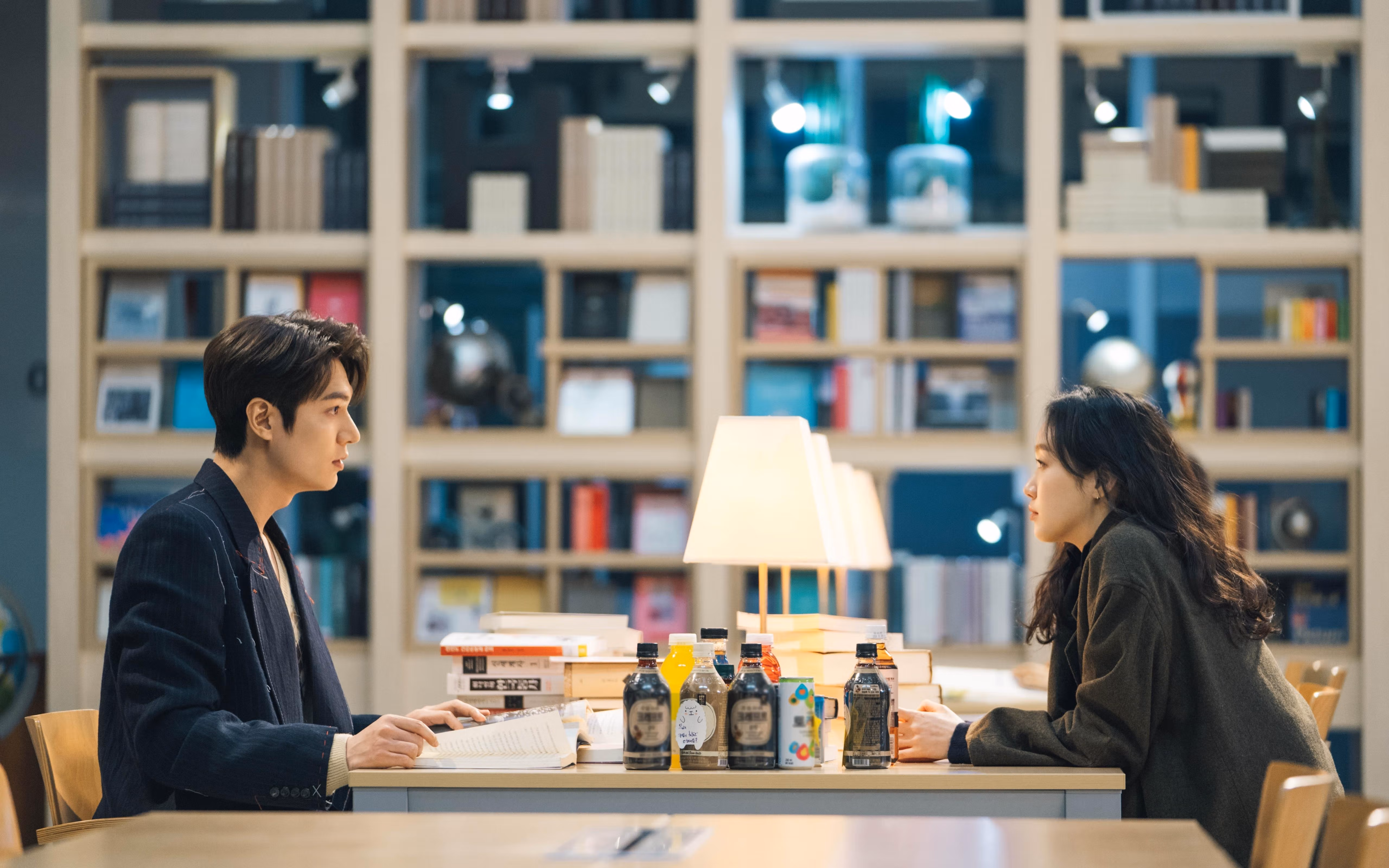 _NBA超级对决！两巨头世纪之战点燃全场_，nba和超级碗